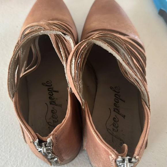 Free People "Lost Valley" Distressed Zipper Back Boots Size 39 - Picture 10 of 14